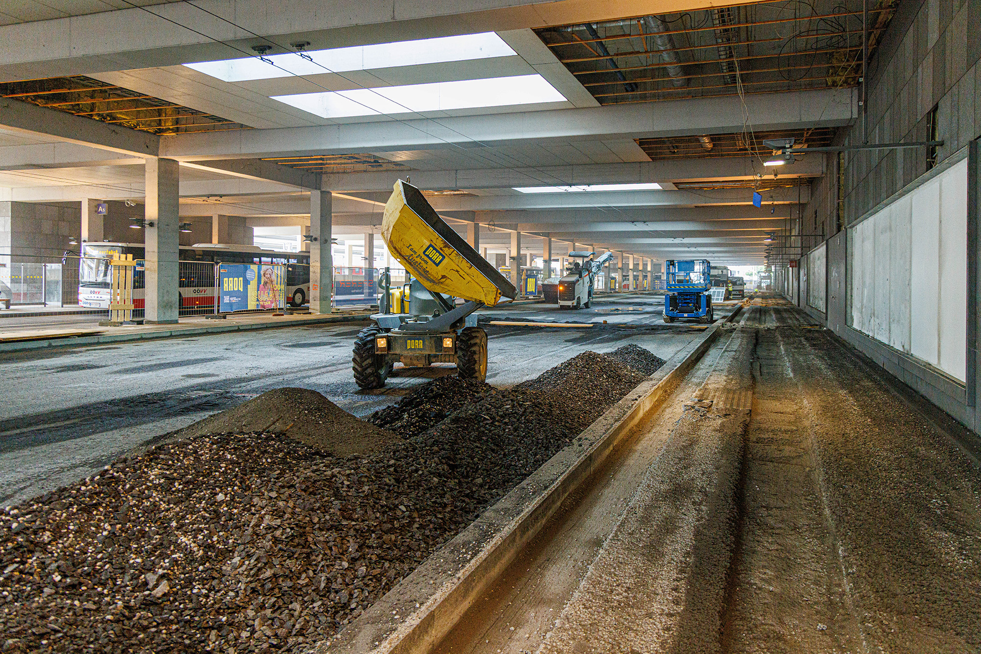 fraesarbeiten-busterminal-linz-mike-wolf