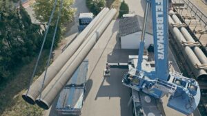Vogelperspektive vom Verladen der Rohre für die Gaspipeline im Mühlviertel