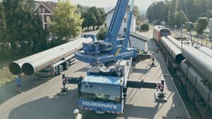 Vogelperspektive vom Verladen der Rohre für die Gaspipeline im Mühlviertel