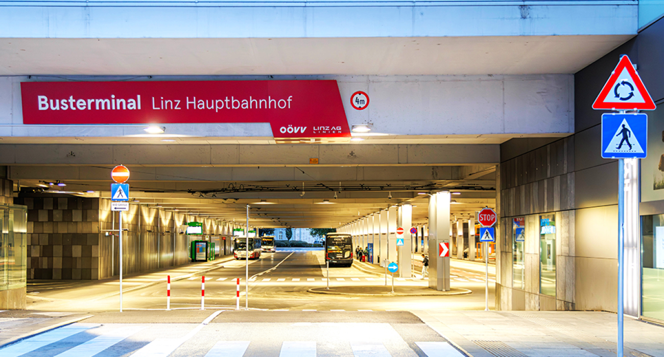 busterminal-linz-2025-einfahrt-bahnhofsvorplatz-mike-wolf busterminal-linz-2025-einfahrt-bahnhofsvorplatz-mike-wolf